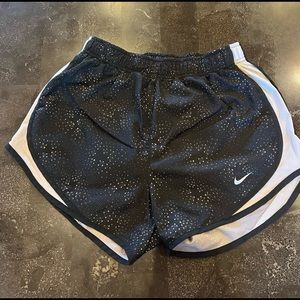 Nike Women's Tempo Dry Core 3'' Running Shorts. Black & White. Size: S